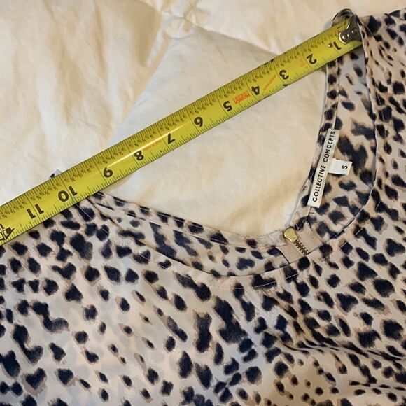 COLLECTIVE CONCEPTs, small, open wide neck, 3/4 sleeve, zip back, lined - Picture 10 of 12